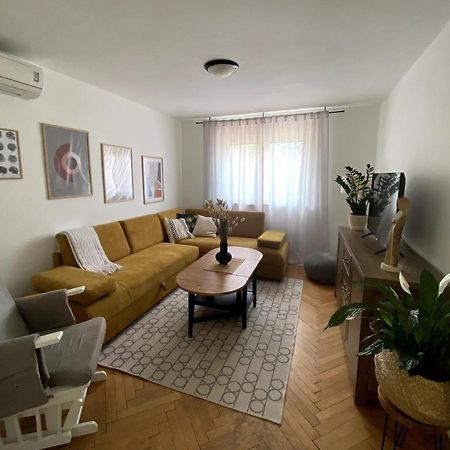 Apartman Francesca พูลา ภายนอก รูปภาพ