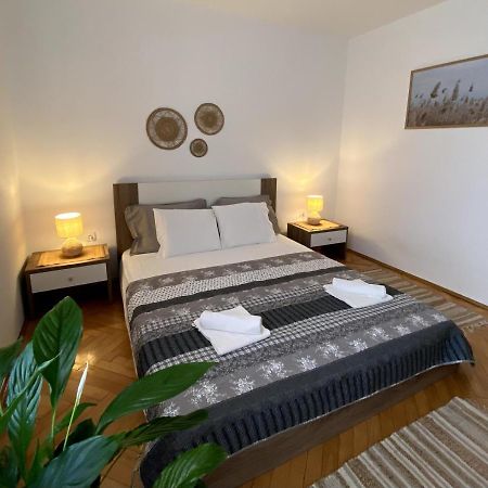 Apartman Francesca พูลา ภายนอก รูปภาพ