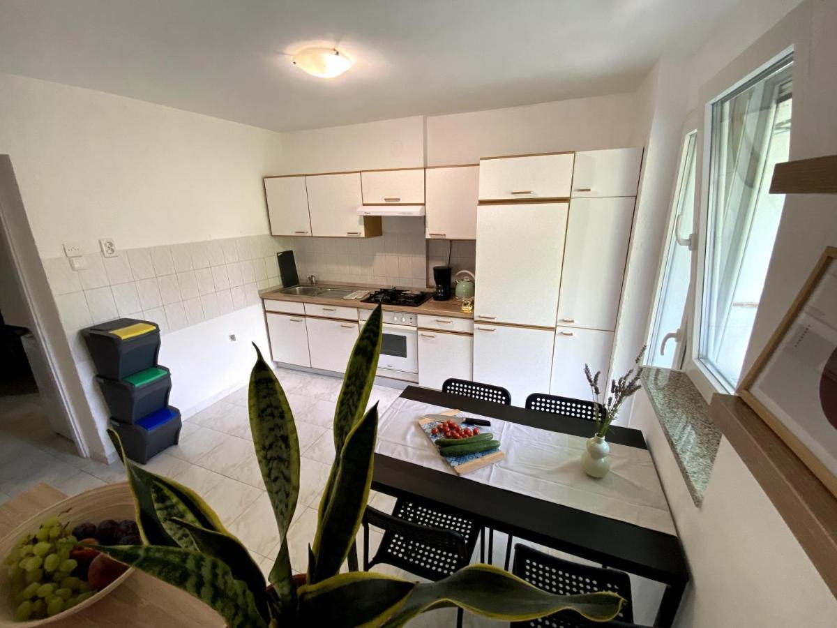 Apartman Francesca พูลา ภายนอก รูปภาพ
