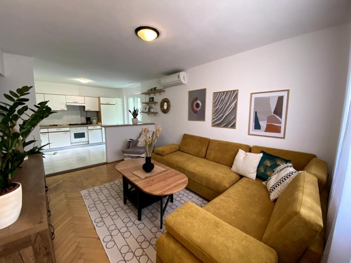 Apartman Francesca พูลา ภายนอก รูปภาพ