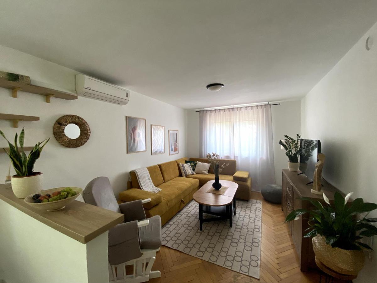 Apartman Francesca พูลา ภายนอก รูปภาพ