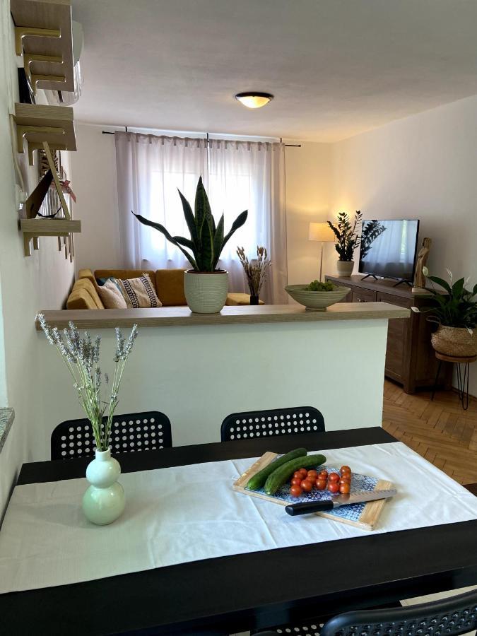 Apartman Francesca พูลา ภายนอก รูปภาพ